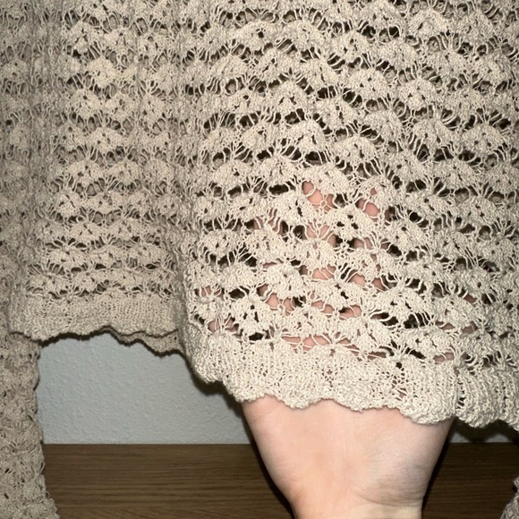 Knitted tan patterned long sleeve - Picture 2 of 3